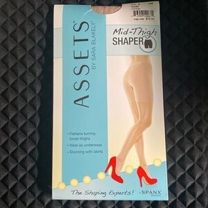 Spanx Assets Mid-thigh Shaper Color: Nude Size 4/L